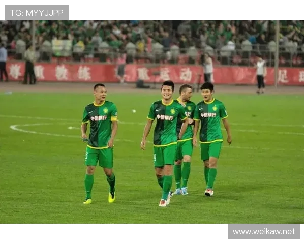 国安战术脱节拖慢全队节奏,中场缺组织核心成致命短板,豪门地位下滑难掩崛起乏力!