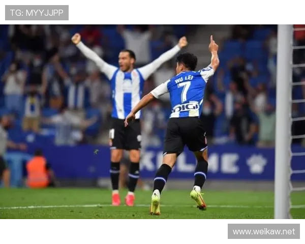 塞维利亚传统强队地位动摇,近期表现波动影响联赛竞争力 塞维利亚传统强队地位动摇,近期表现波动影响联赛竞争力