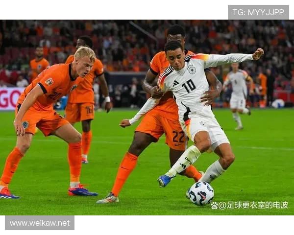 拜仁慕尼黑关键战表现波动，问题在高强度对抗中被彻底放大