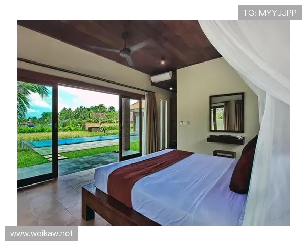 刷到瑞安·洛赫特晒家照，阳台泳池那排场直接把我的人生标配刷新了