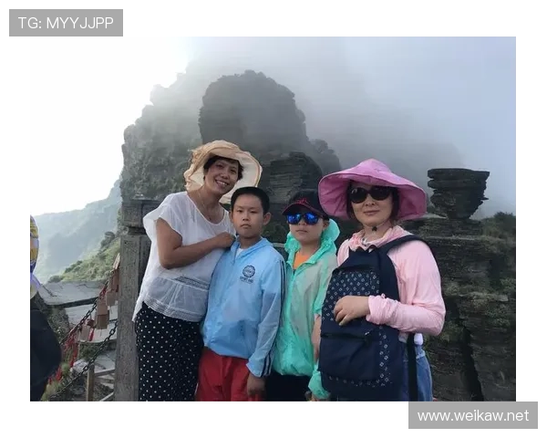 张楠晒家照，茶几那摞东西把我穷慌了